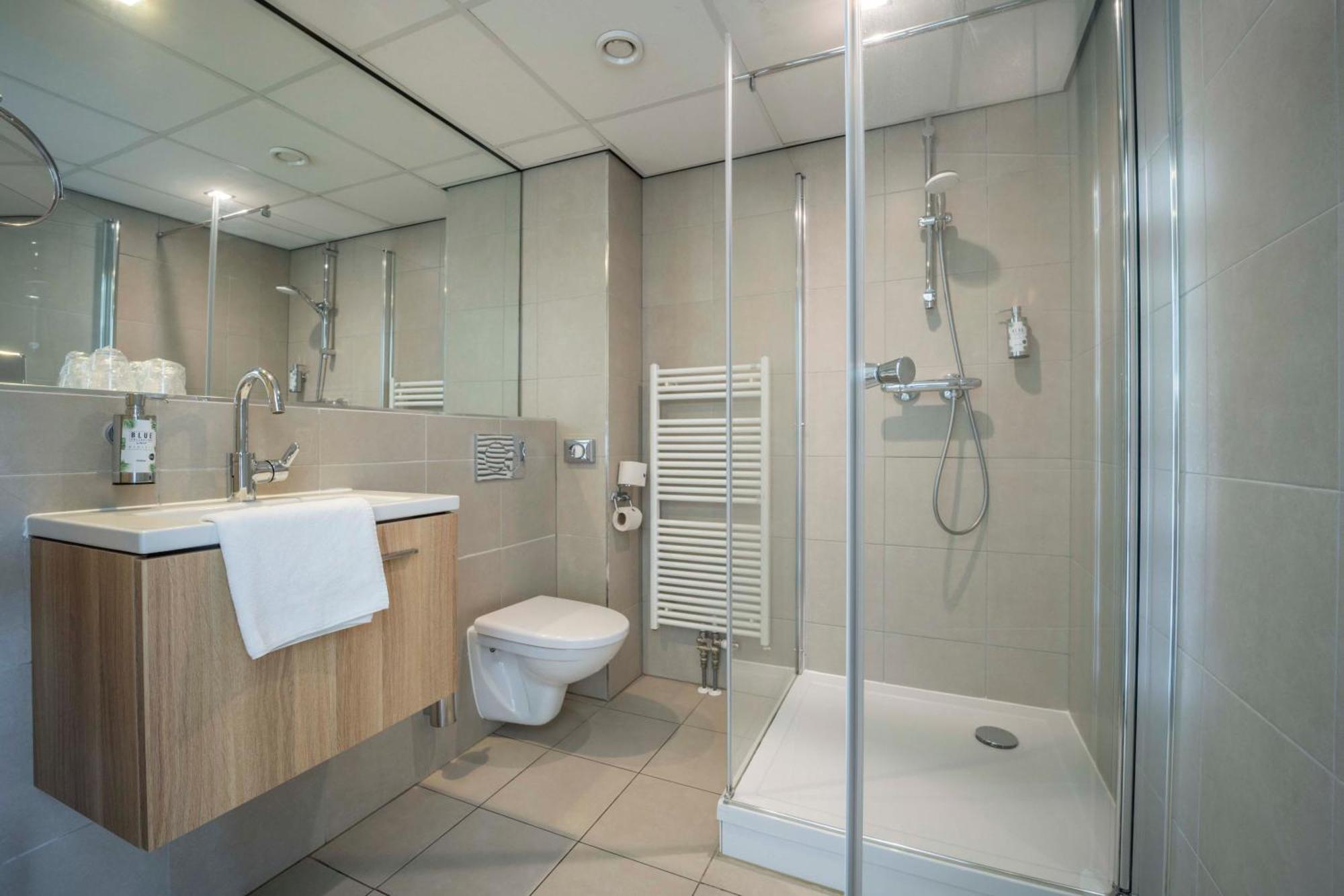 Comfort Doppelzimmer mit Dusche und Terrasse.